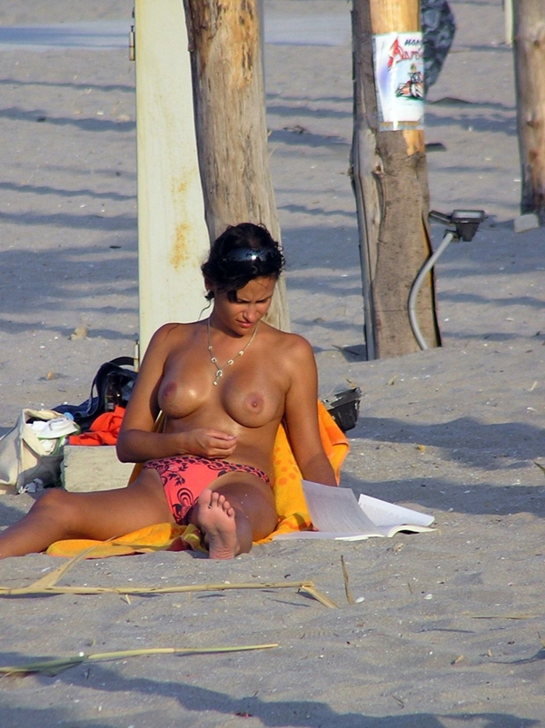Pussy on Beach - Naked Beach Sex