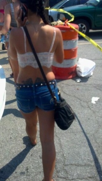 Indy 500 ass creepshots from @DurtyTimmy make me wonder who has hotter fans… NASCAR or Indy?