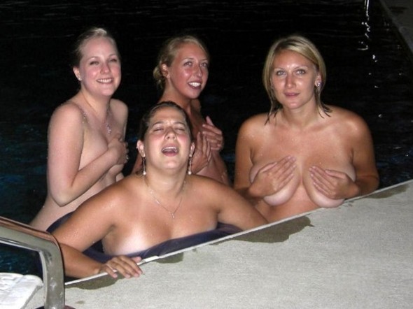 Crazy Public Sex - Sexy Beach Flashers